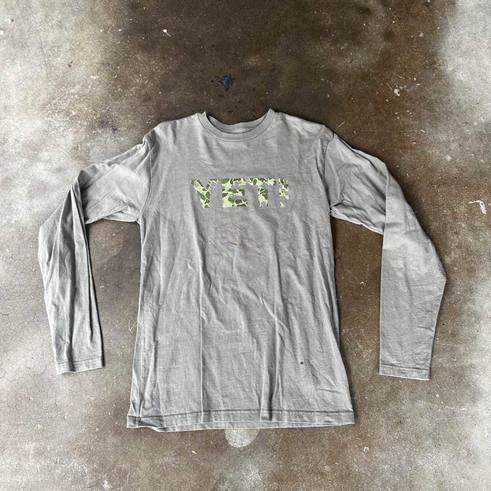 YETI Long Sleeve Shirt Mens Medium Green Camo Logo Cotton Tee Outdoors